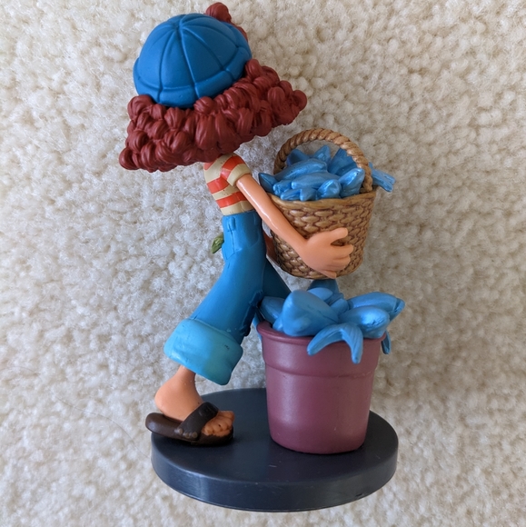 Disney Giulia Luca figurine carrying fish Pixar toy cake topper - Picture 3 of 5